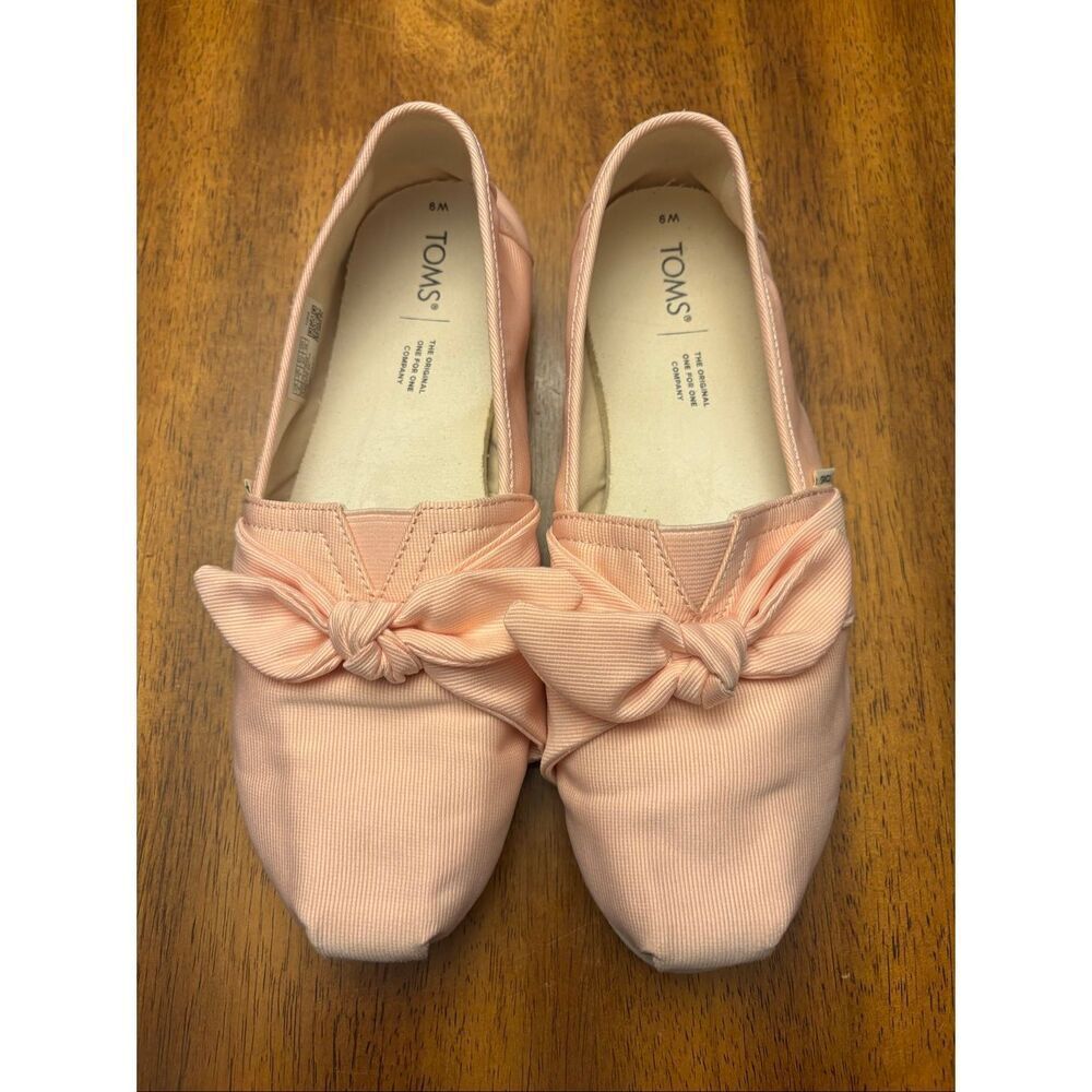 Pink bow Toms